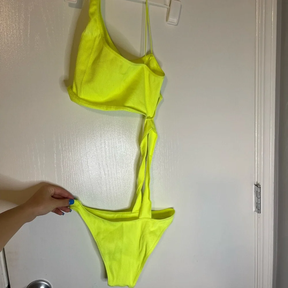 Yellow body suit. Urban Outfitters, size Large - Picture 3 of 4